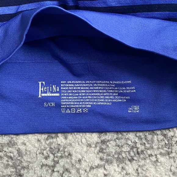 Striped Sports Bra - Picture 3 of 4